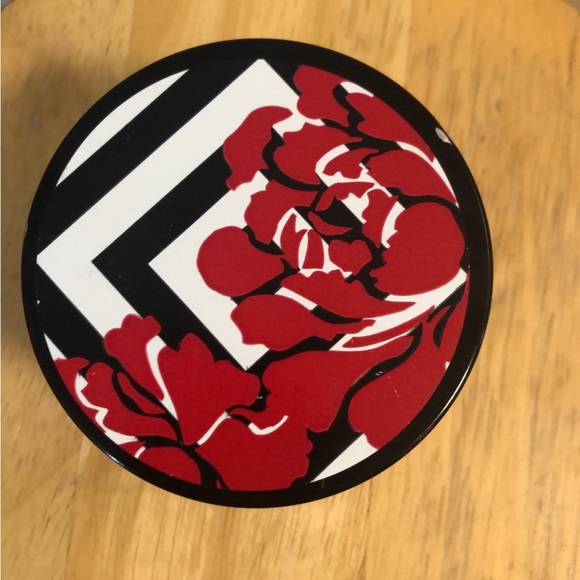 JOSIE NATORI BODY CREAM NET WT. 6.8 OZ 192 g 200 mL - Picture 2 of 8